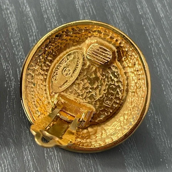 Chanel Vintage Faux Pearl Gold Clip-on Earrings - Picture 5 of 7